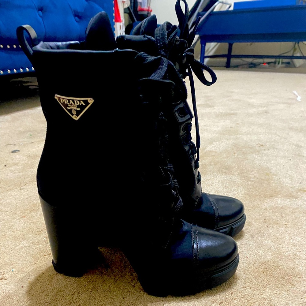 Women’s size 38 Prada heel boot